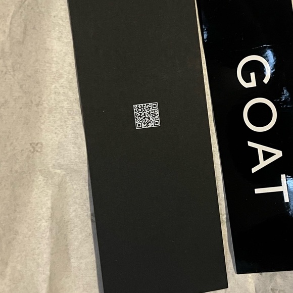 USED 2022 NIKE Wmns Air Jordan 1 Mid 'University Gold - Picture 7 of 7